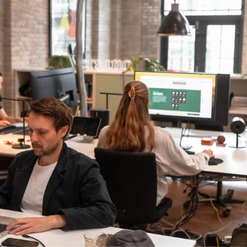 Cohesive customer journey and digital presence through data-driven omnichannel cross-platform marketing